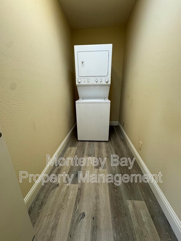 Building Photo - 31 Del Mesa Carmel