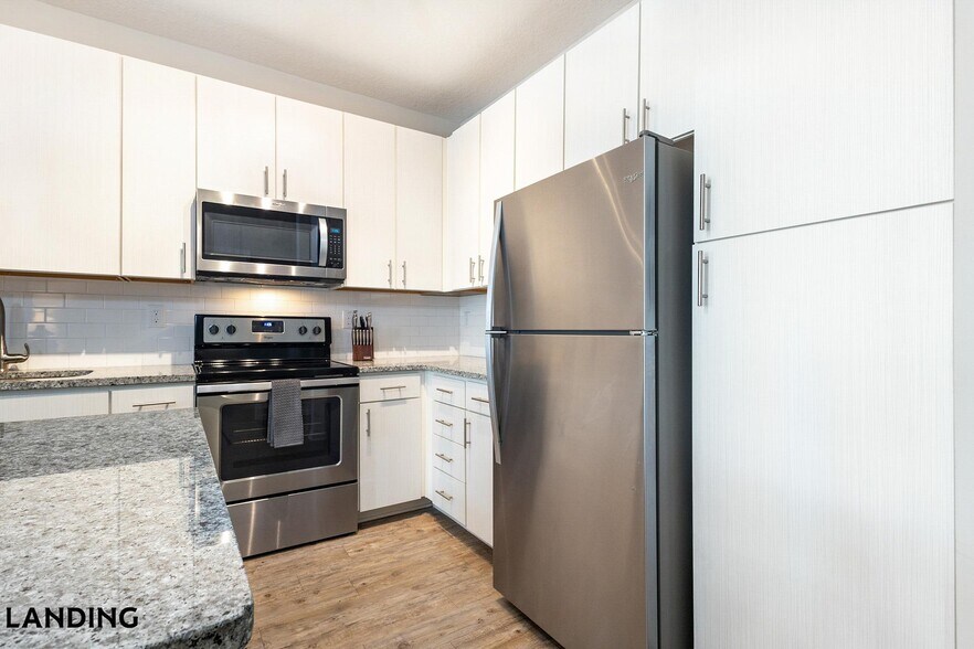 Building Photo - 2300 Tapestry Park Dr