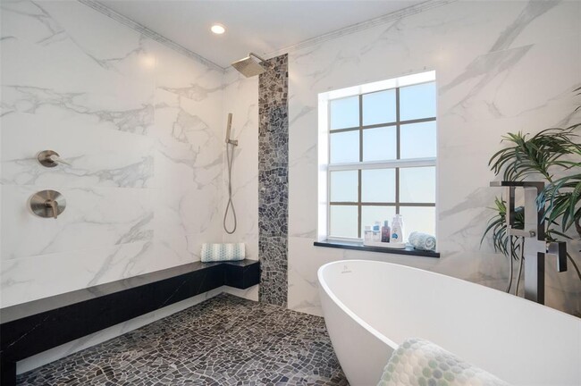Building Photo - 14041 Bellagio Way