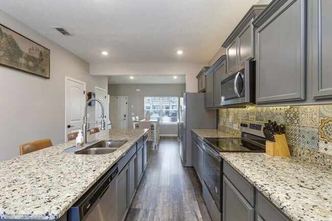 Building Photo - 774 Bradburn Village Way