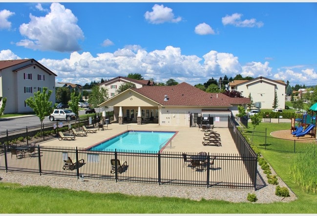 Pool - Parkside at Mirabeau