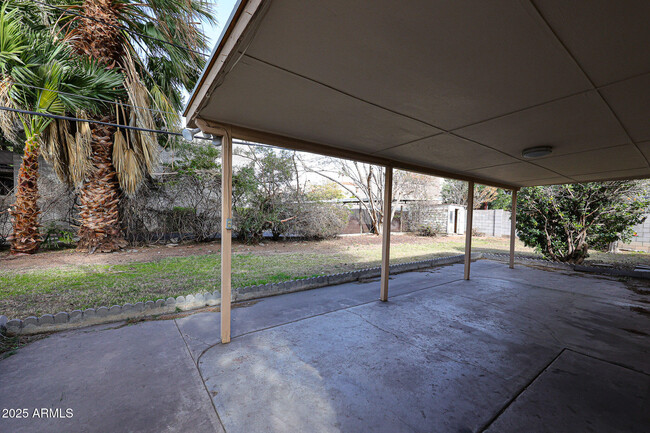 Building Photo - 1120 E Palo Verde Dr