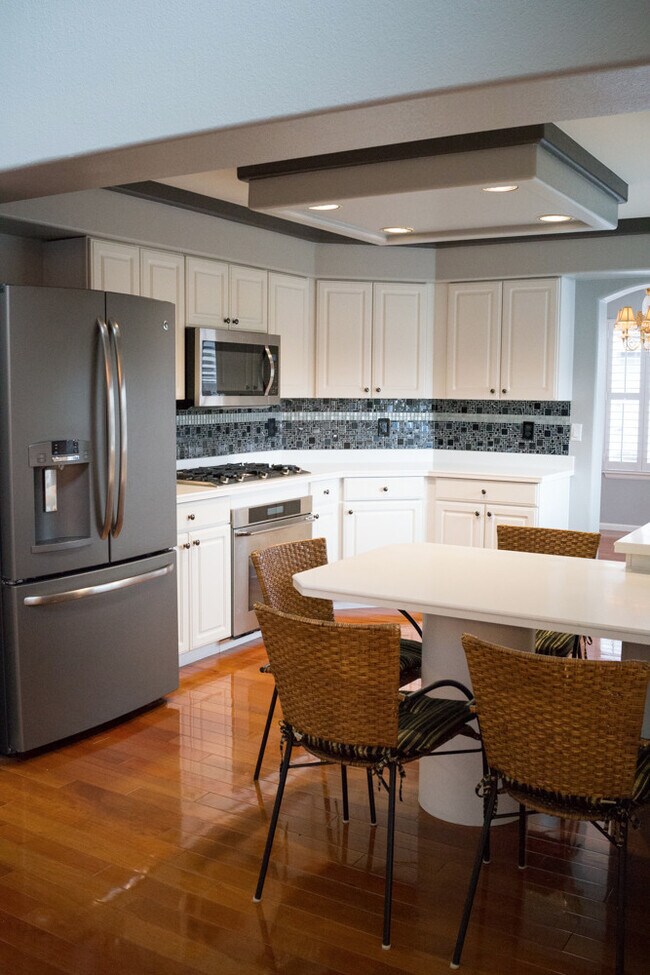 Building Photo - Evolve Real Estate: Available Immediately 3 Bedroom on a Huge Lot Facing Open Space! No Pets.