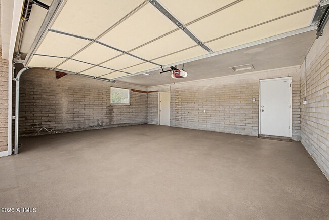 Building Photo - 3910 E Shangri La Rd