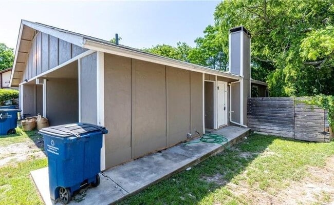 Building Photo - 2702 Little Valley Cove