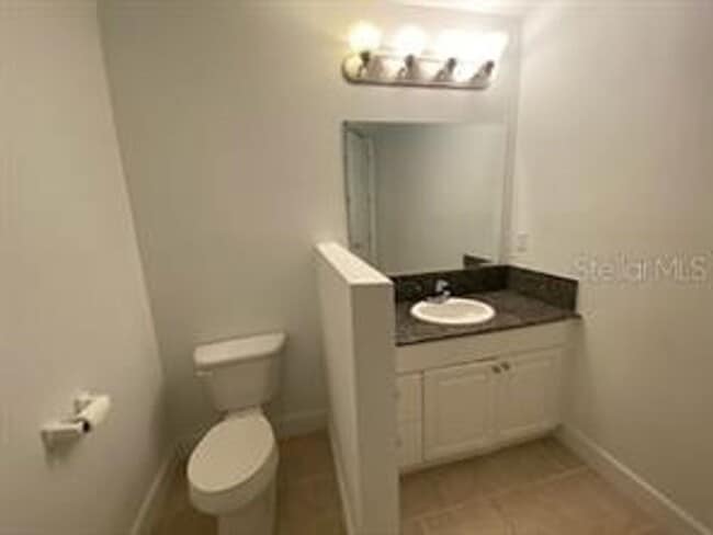 Building Photo - Kissimmee Townhome