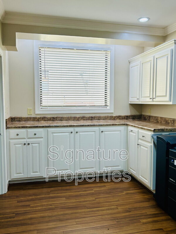 Building Photo - 1821 Seymour Dr