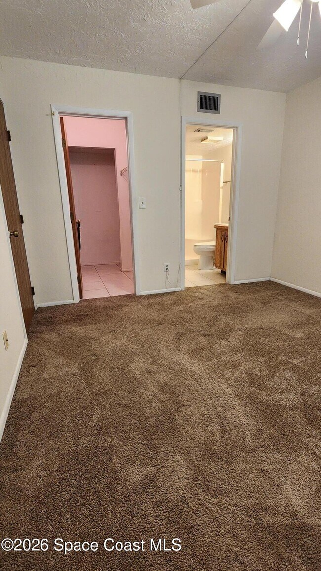 Building Photo - 1704 University Ln