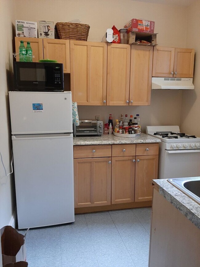 Building Photo - 2 Bed Split (Or 1-Bed with Living Room) w ...