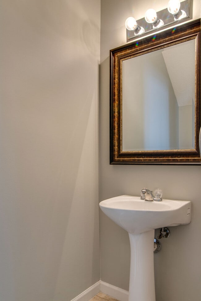 Building Photo - 3 BR/2.5 BA Villas at Concord Place Townho...