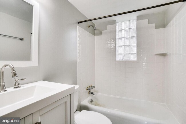Building Photo - 5001 Ninian Ct