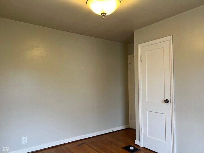 Building Photo - 1328 Wallace Ave