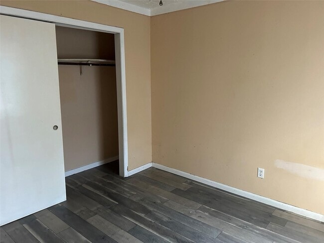 Building Photo - 1154 W Brompton Dr
