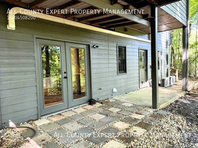 Building Photo - 438 Hunters Trce