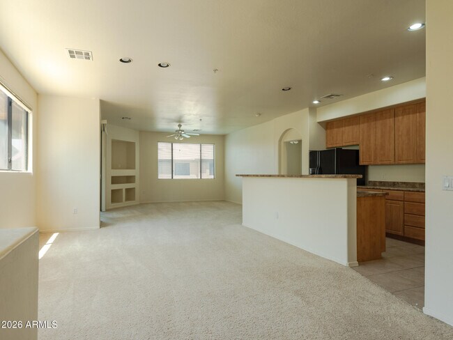 Building Photo - 705 W Queen Creek Rd