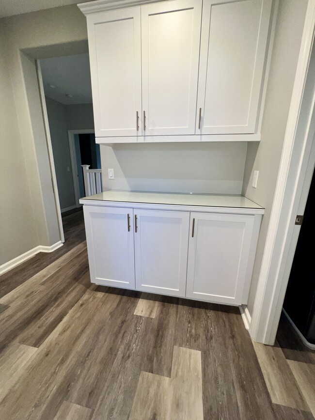 Hallway Cabinets - 64 Jaripol Cir