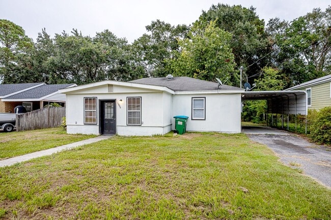 Building Photo - Cute Rental Home