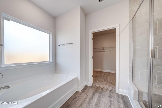 Building Photo - 204 Martingale Lp