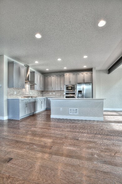 Building Photo - 2132 Saison St