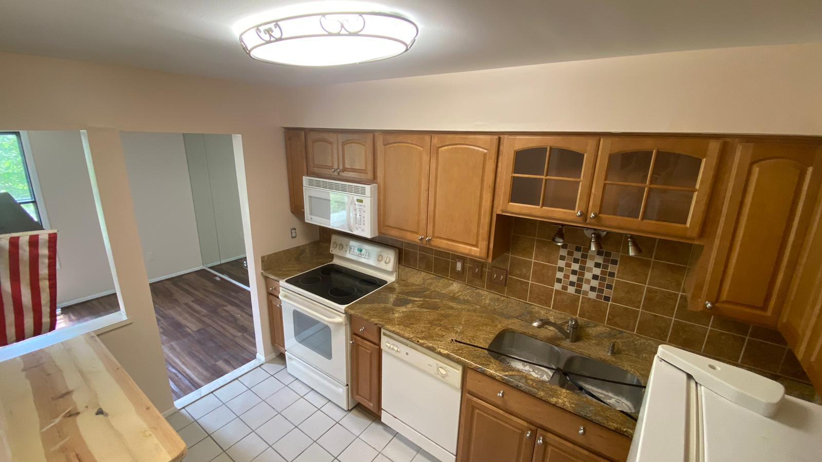 Building Photo - 30535 W 14 Mile Rd