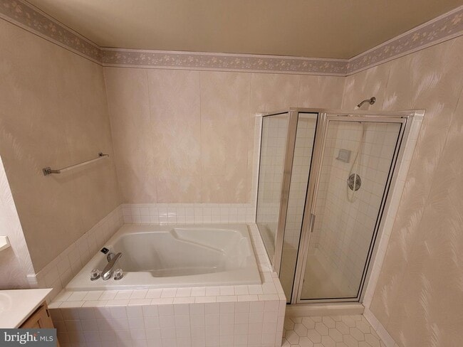 Building Photo - 605 Admiral Dr
