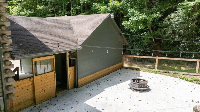 Building Photo - 2038 Toms Creek Rd