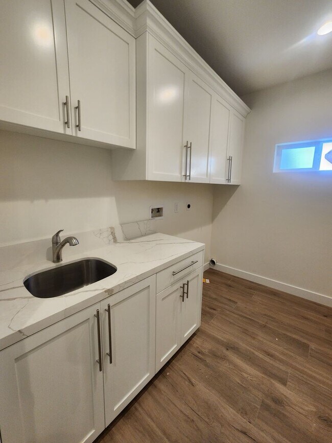 Building Photo - Gorgeous Brand New Home in Nipomo