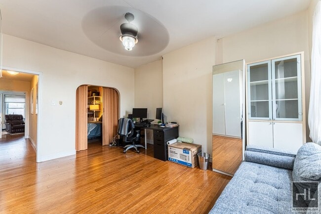 Building Photo - 557-554 4th Ave