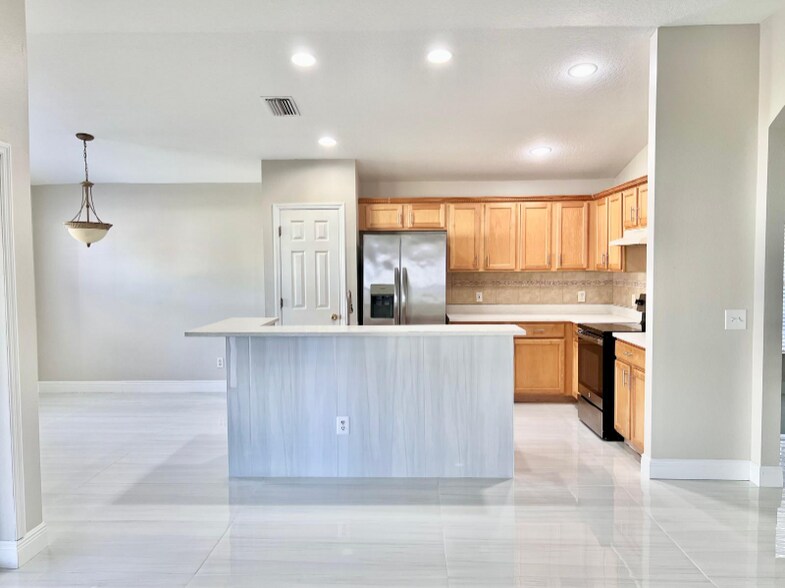 Building Photo - 7547 Terrace River Dr