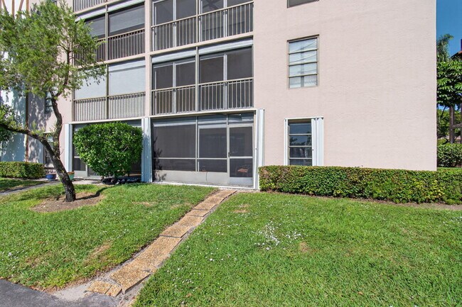 Building Photo - 7340 Amberly Ln