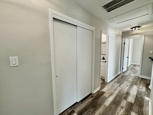 Building Photo - READY NOW!! Updated 5-Bedroom Home w/Fenced Backyard, Attached Garage  & Sunroom - Pet Friendly!