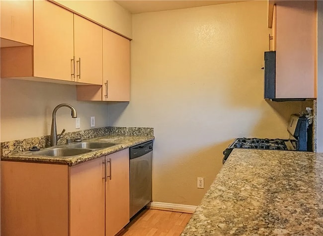 Building Photo - Unit 101