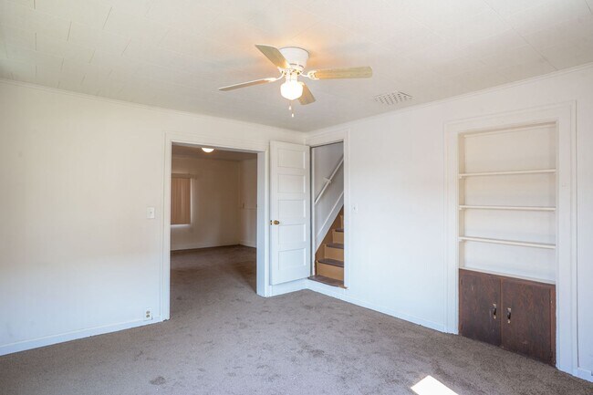 Building Photo - 1227 Green Bay St