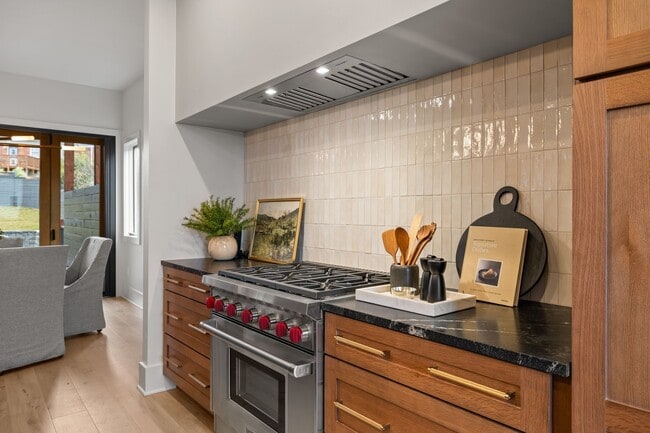 Building Photo - 601 S 9th St