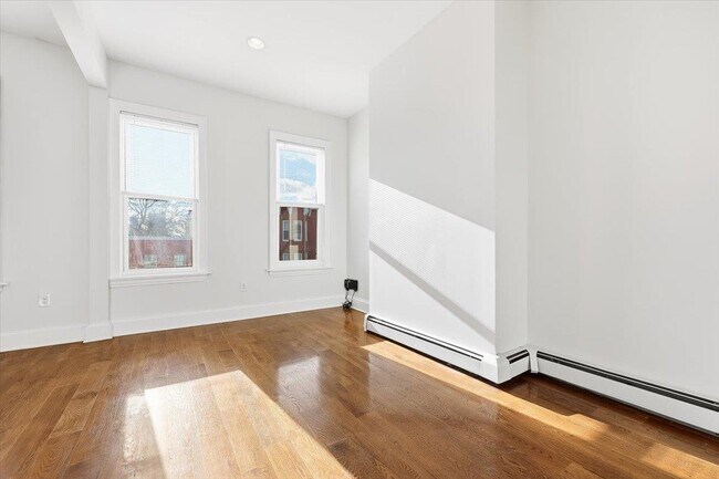 Building Photo - 202 Bowers St