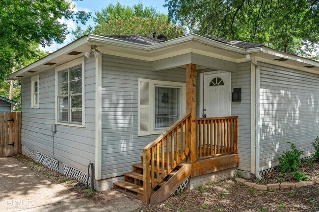 Building Photo - Broadmoor Terrace