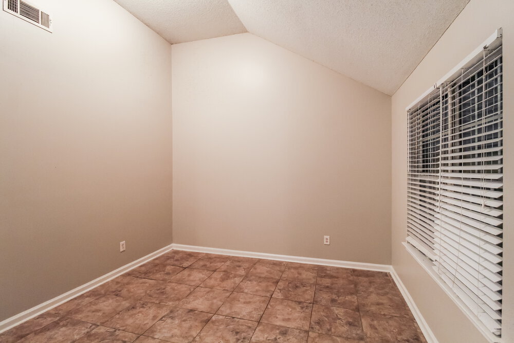Building Photo - 6090 Crooked Creek Dr.