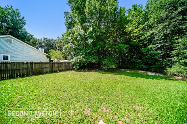 Building Photo - 320 Brookside Dr