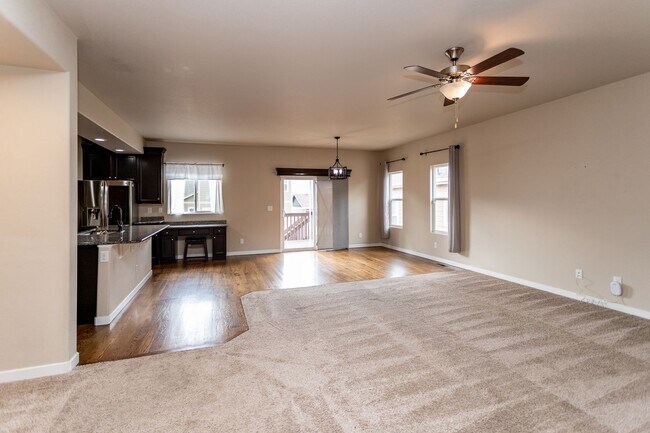 Building Photo - Beautiful Home with Stunning Views!