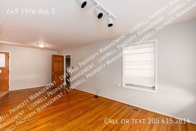 Building Photo - 649 19th Ave S
