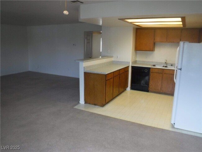 Building Photo - 6553 McRae Ave