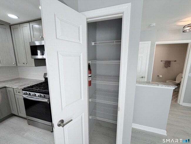 Building Photo - 43 Southwind Ln