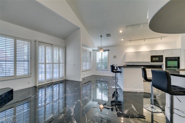 Building Photo - 174 Buena Ct