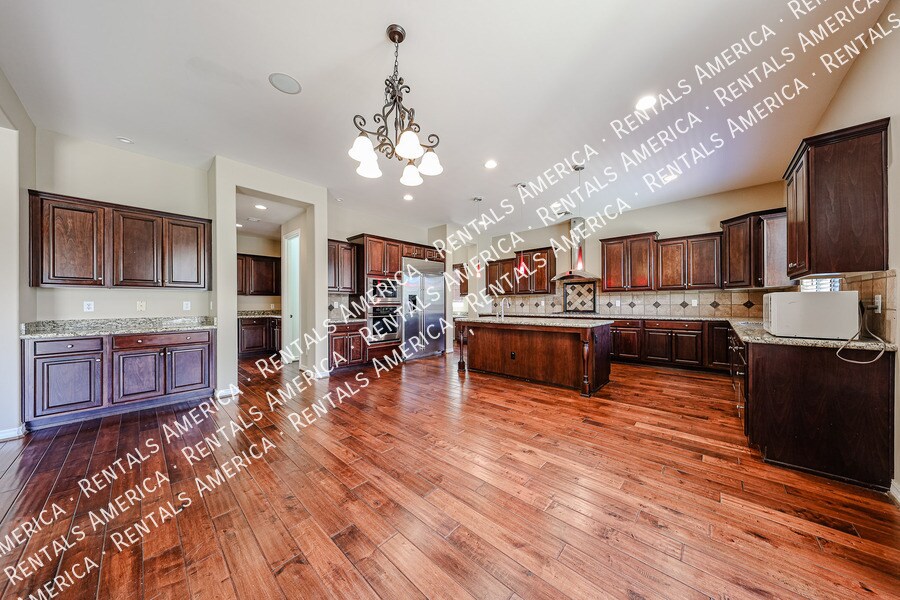 Building Photo - 130 W Tonto Dr