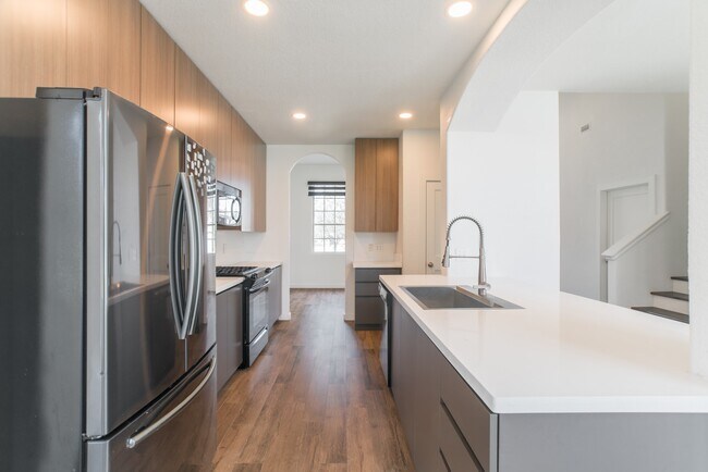 Building Photo - 102 E Lasting Spring Cir