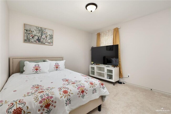 Building Photo - 18 Central Park St