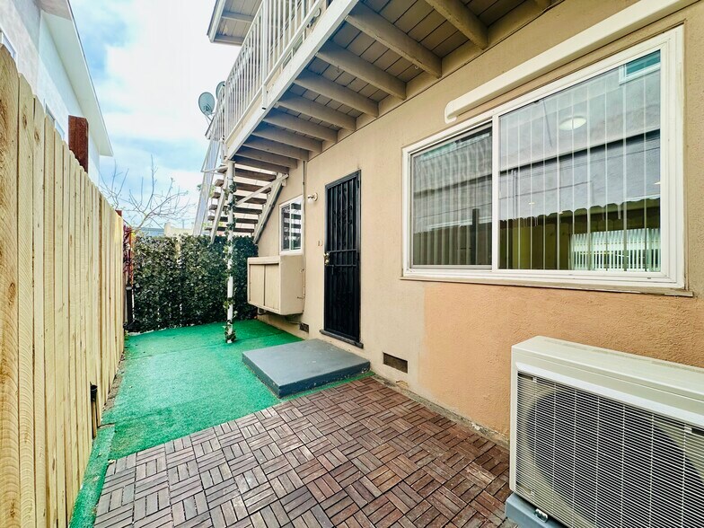 Building Photo - 4918 1/2 Tujunga Ave