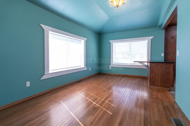 Building Photo - 421 N Emporia Ave