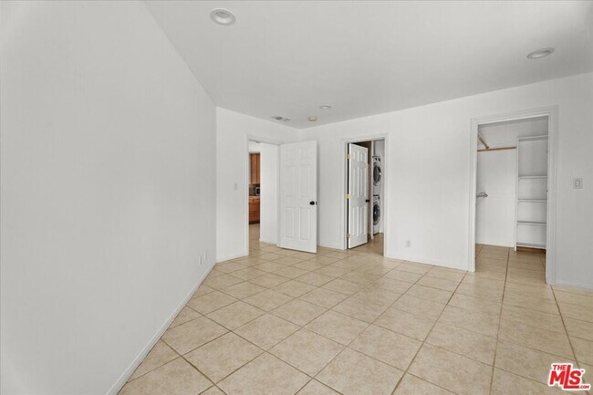 Building Photo - 6443 Matilija Ave
