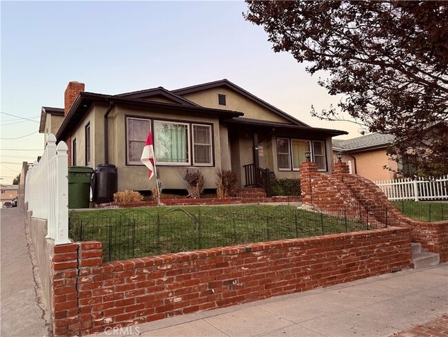 Building Photo - 970 W 8th St